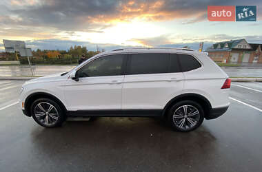 Внедорожник / Кроссовер Volkswagen Tiguan 2017 в 