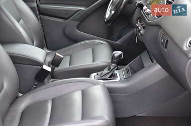 Внедорожник / Кроссовер Volkswagen Tiguan 2012 в 