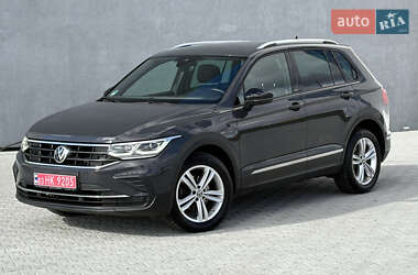 Внедорожник / Кроссовер Volkswagen Tiguan 2021 в Львове
