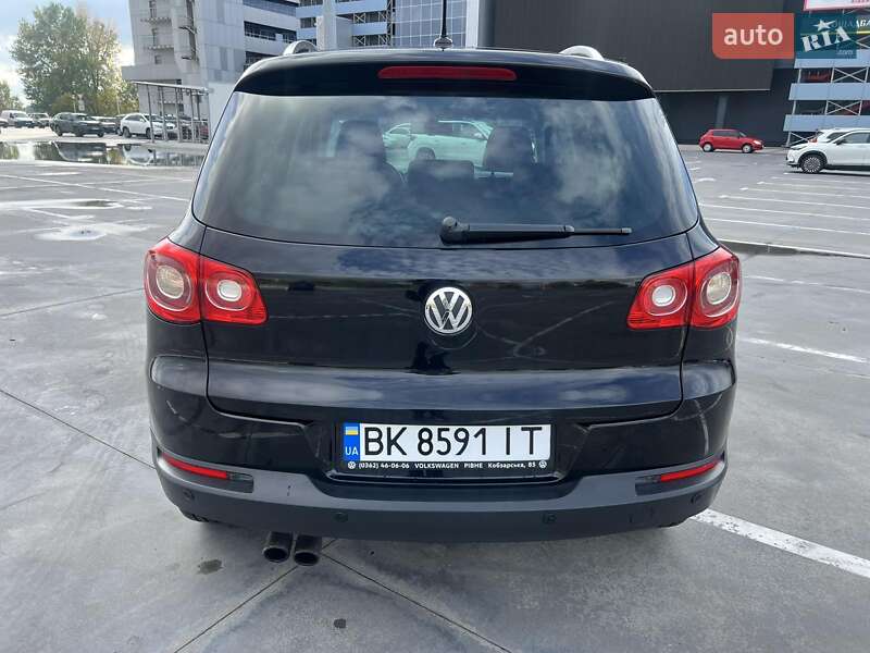 Внедорожник / Кроссовер Volkswagen Tiguan 2011 в Киеве