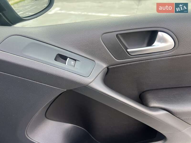 Внедорожник / Кроссовер Volkswagen Tiguan 2011 в Киеве