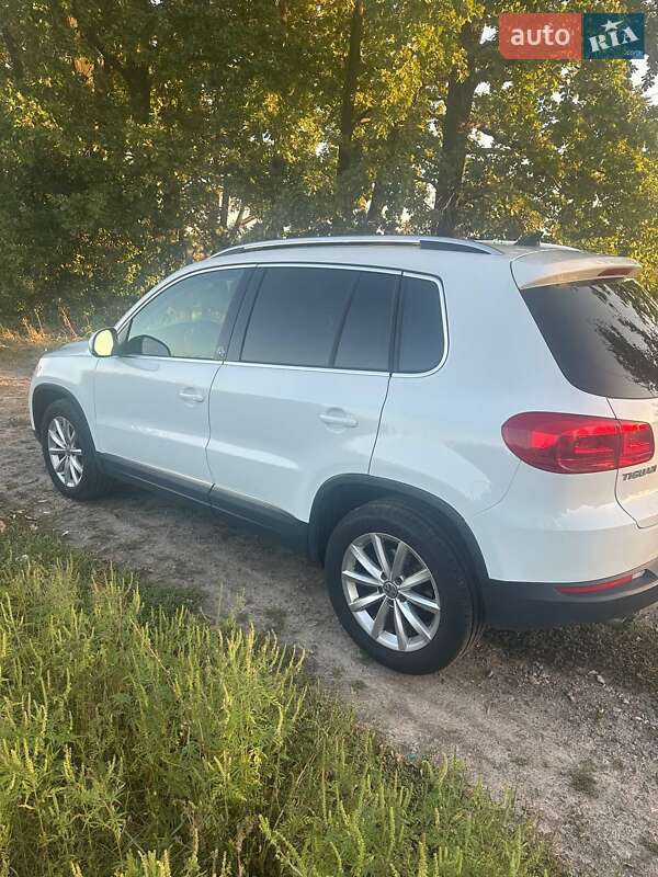 Позашляховик / Кросовер Volkswagen Tiguan 2016 в Ірпені