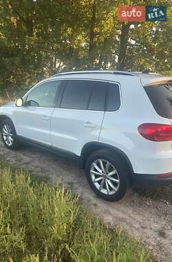 Внедорожник / Кроссовер Volkswagen Tiguan 2016 в 