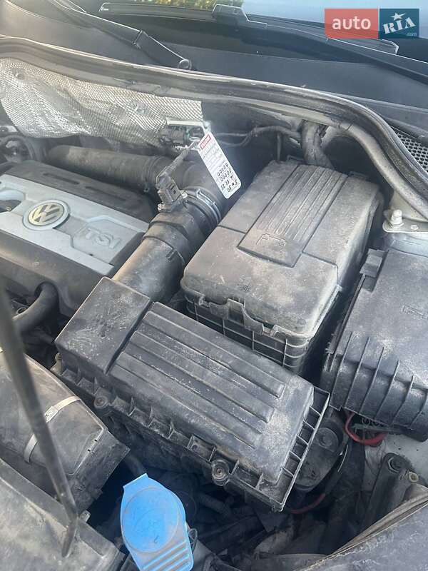 Позашляховик / Кросовер Volkswagen Tiguan 2016 в Ірпені