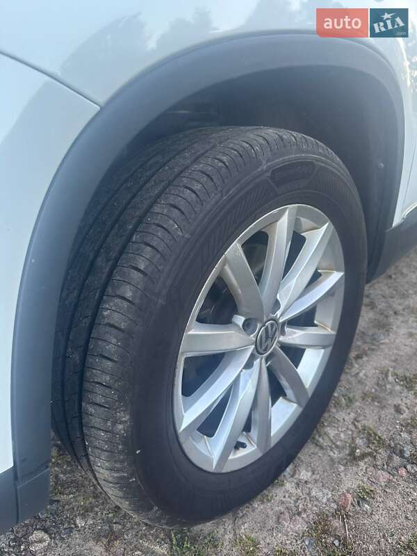 Позашляховик / Кросовер Volkswagen Tiguan 2016 в Ірпені
