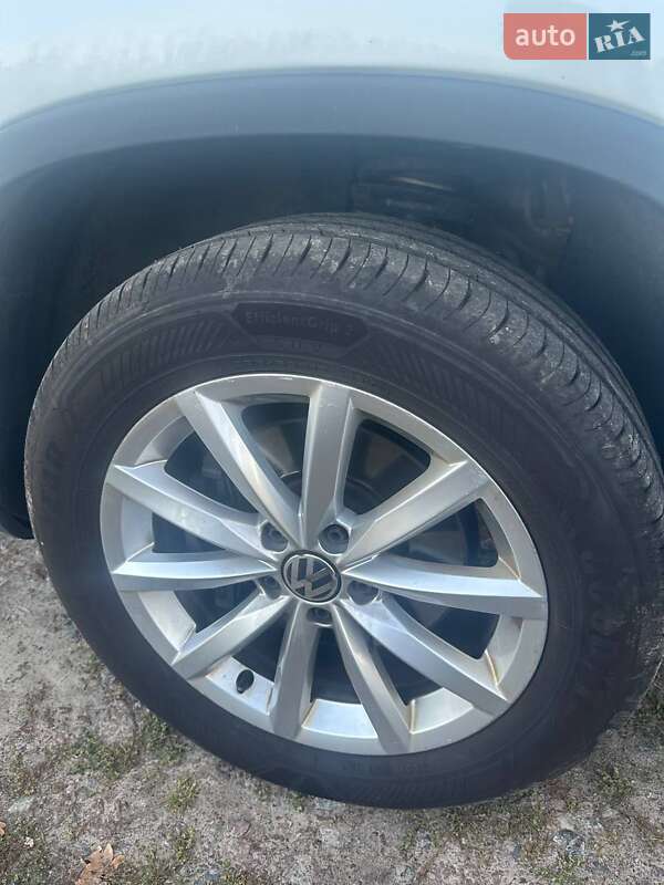 Позашляховик / Кросовер Volkswagen Tiguan 2016 в Ірпені