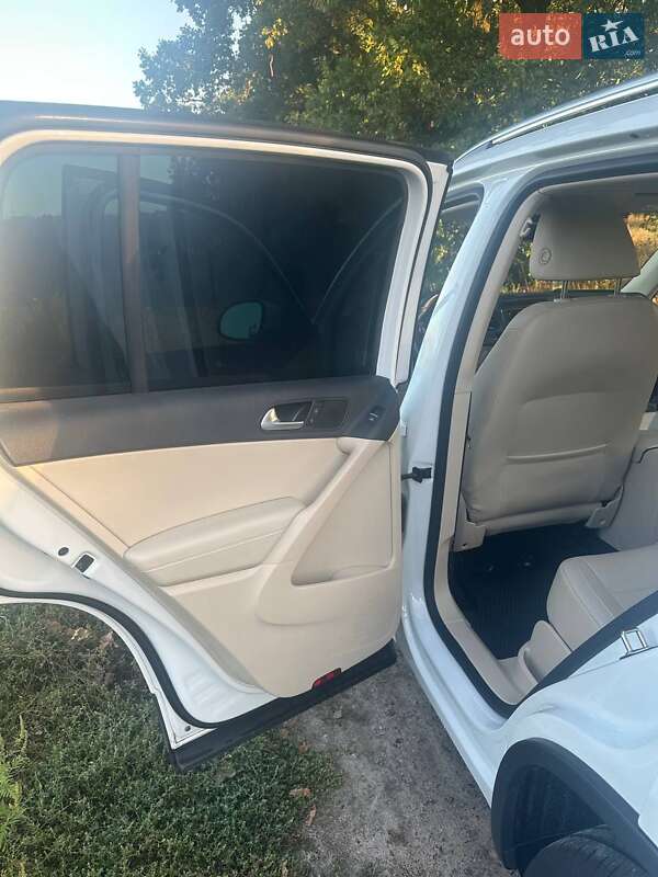 Позашляховик / Кросовер Volkswagen Tiguan 2016 в Ірпені