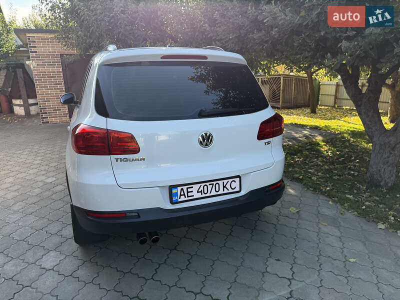 Позашляховик / Кросовер Volkswagen Tiguan 2016 в Новомосковську