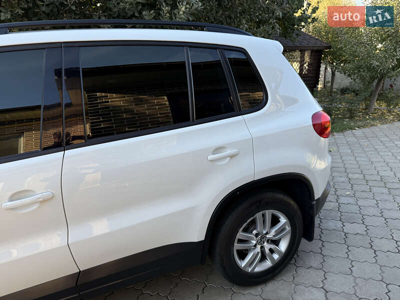 Позашляховик / Кросовер Volkswagen Tiguan 2016 в Новомосковську