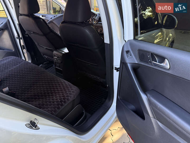 Позашляховик / Кросовер Volkswagen Tiguan 2016 в Новомосковську