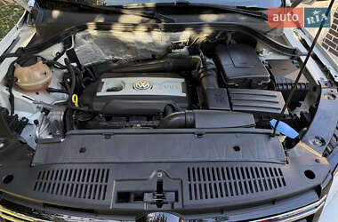 Внедорожник / Кроссовер Volkswagen Tiguan 2016 в 