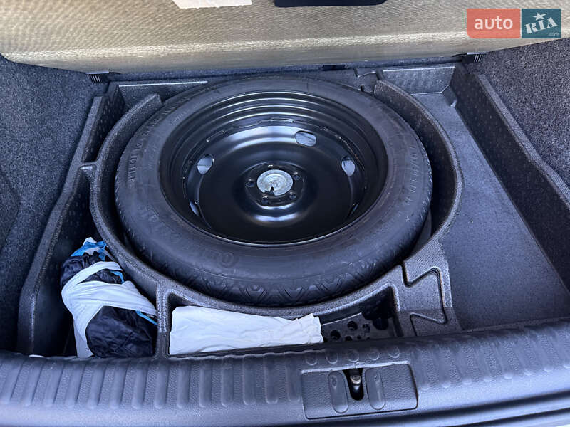 Позашляховик / Кросовер Volkswagen Tiguan 2016 в Новомосковську