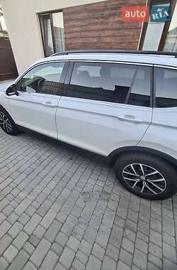 Внедорожник / Кроссовер Volkswagen Tiguan 2020 в 
