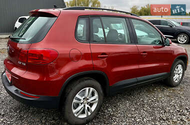 Внедорожник / Кроссовер Volkswagen Tiguan 2015 в 