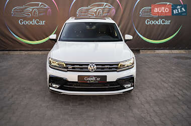 Внедорожник / Кроссовер Volkswagen Tiguan 2016 в 
