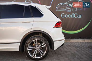 Внедорожник / Кроссовер Volkswagen Tiguan 2016 в 