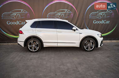 Внедорожник / Кроссовер Volkswagen Tiguan 2016 в 