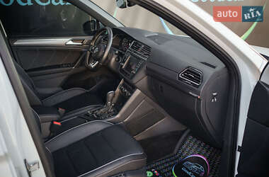 Внедорожник / Кроссовер Volkswagen Tiguan 2016 в 