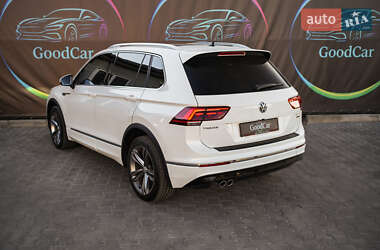 Внедорожник / Кроссовер Volkswagen Tiguan 2016 в 