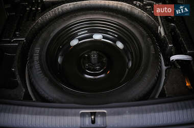 Внедорожник / Кроссовер Volkswagen Tiguan 2016 в 