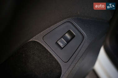 Внедорожник / Кроссовер Volkswagen Tiguan 2016 в 