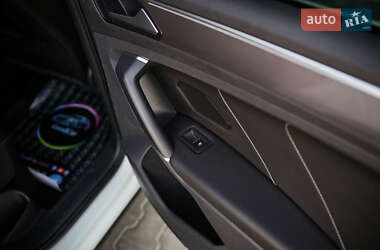 Внедорожник / Кроссовер Volkswagen Tiguan 2016 в 