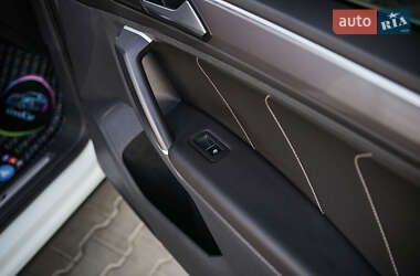 Внедорожник / Кроссовер Volkswagen Tiguan 2016 в 