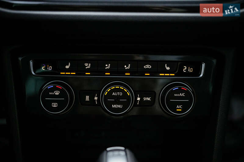 Внедорожник / Кроссовер Volkswagen Tiguan 2016 в Луцке