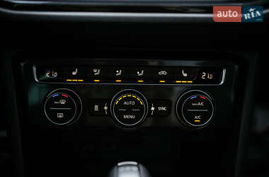 Внедорожник / Кроссовер Volkswagen Tiguan 2016 в 