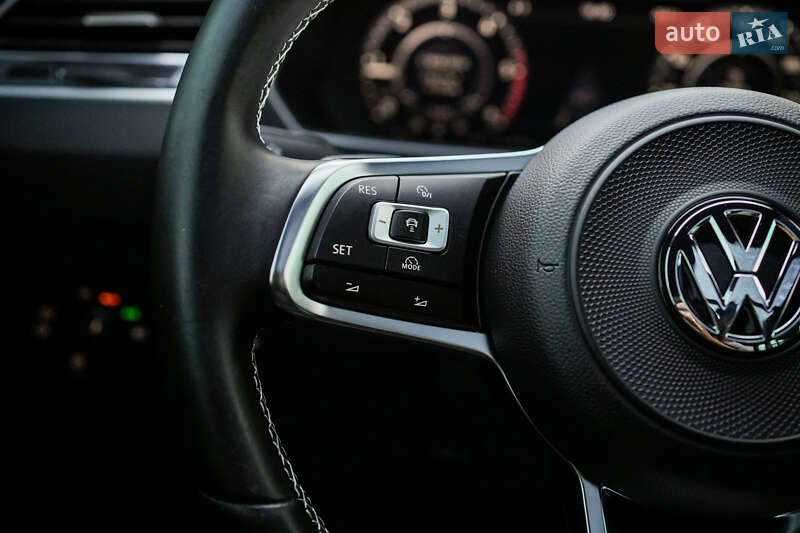 Внедорожник / Кроссовер Volkswagen Tiguan 2016 в Луцке