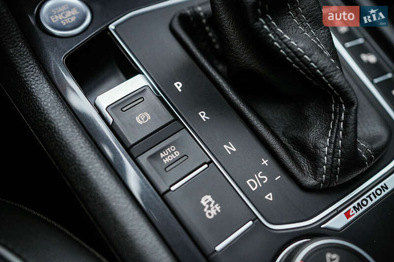 Внедорожник / Кроссовер Volkswagen Tiguan 2016 в Луцке