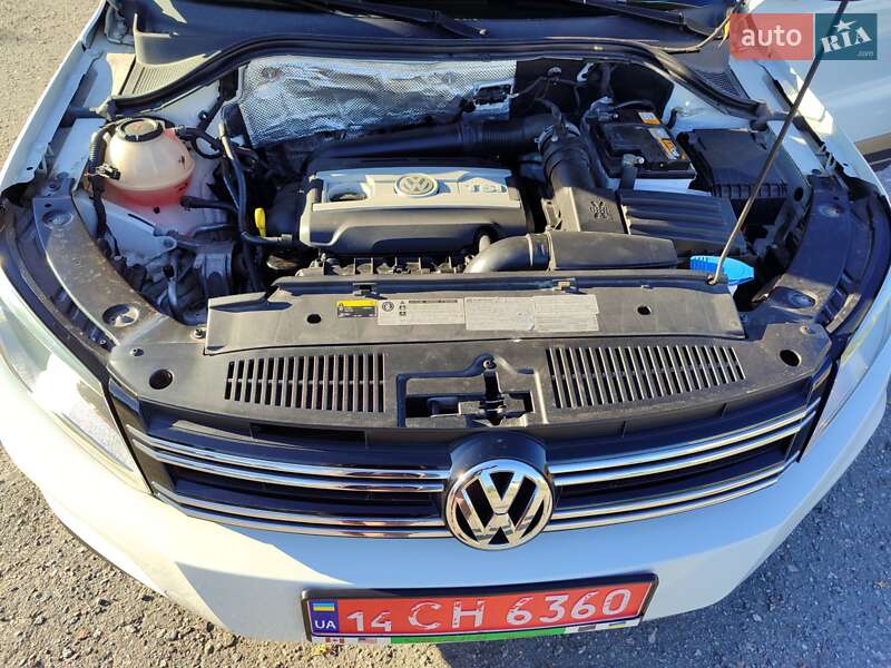 Внедорожник / Кроссовер Volkswagen Tiguan 2017 в Дубно