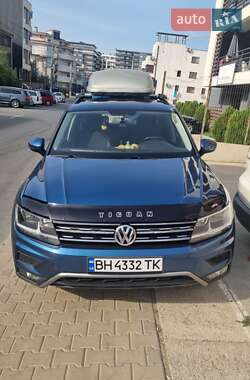 Внедорожник / Кроссовер Volkswagen Tiguan 2017 в 