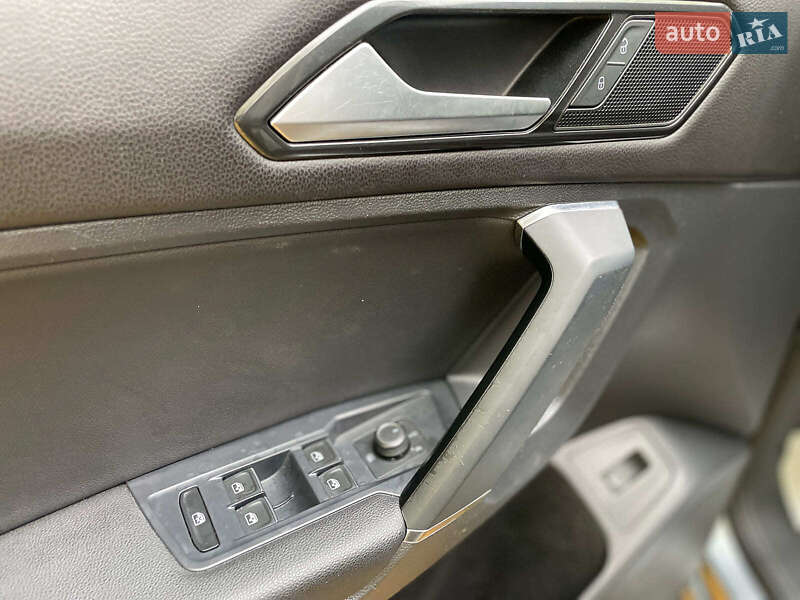 Внедорожник / Кроссовер Volkswagen Tiguan 2017 в Киеве фото 31 Внедорожник / Кроссовер Volkswagen Tiguan 2017 в Киеве