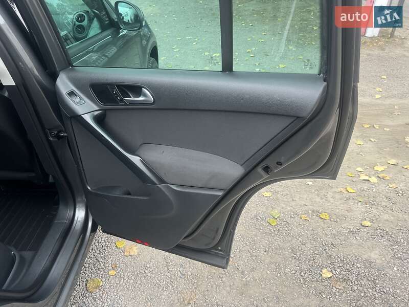 Позашляховик / Кросовер Volkswagen Tiguan 2015 в Дніпрі