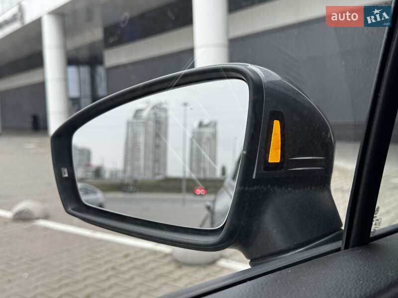 Внедорожник / Кроссовер Volkswagen Tiguan 2022 в Киеве