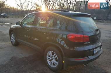 Позашляховик / Кросовер Volkswagen Tiguan 2015 в  фото 9 Позашляховик / Кросовер Volkswagen Tiguan 2015 в