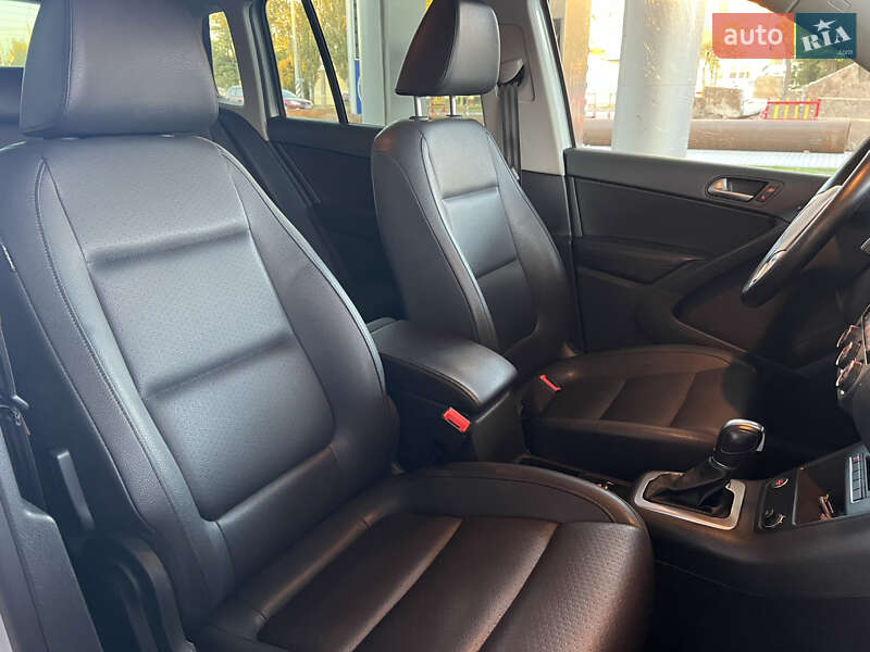 Внедорожник / Кроссовер Volkswagen Tiguan 2016 в Николаеве