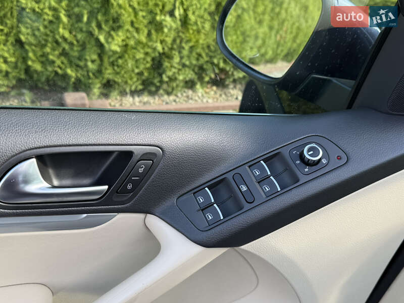 Позашляховик / Кросовер Volkswagen Tiguan 2015 в Стрию