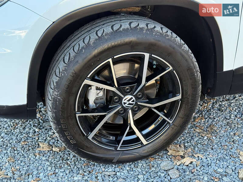 Внедорожник / Кроссовер Volkswagen Tiguan 2016 в Стрые