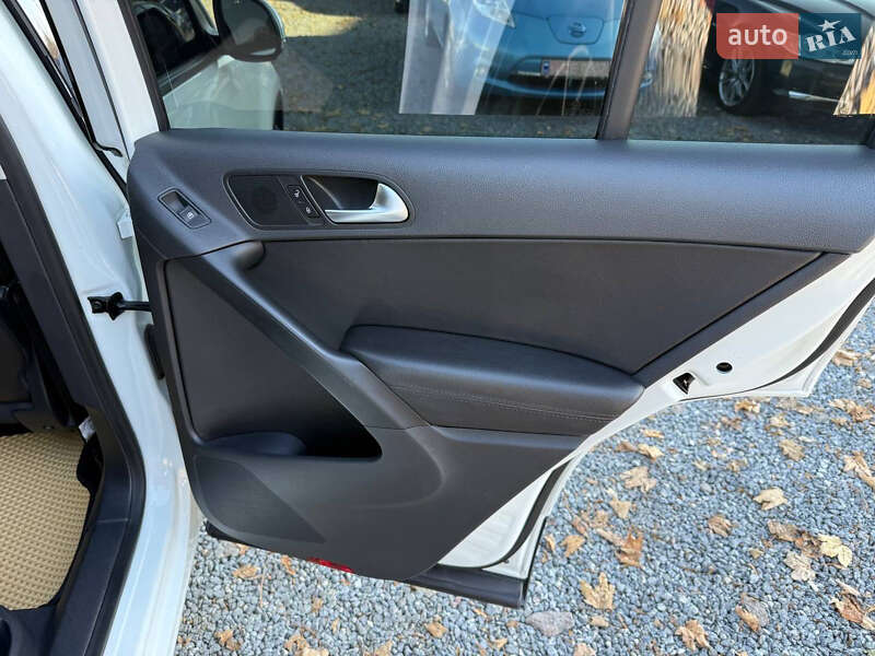 Внедорожник / Кроссовер Volkswagen Tiguan 2016 в Стрые