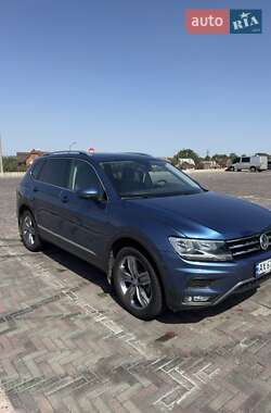 Внедорожник / Кроссовер Volkswagen Tiguan 2020 в 