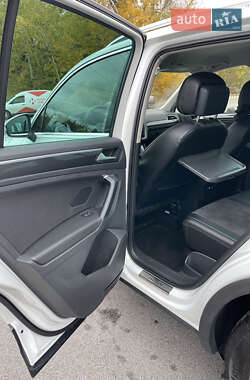 Внедорожник / Кроссовер Volkswagen Tiguan 2019 в 