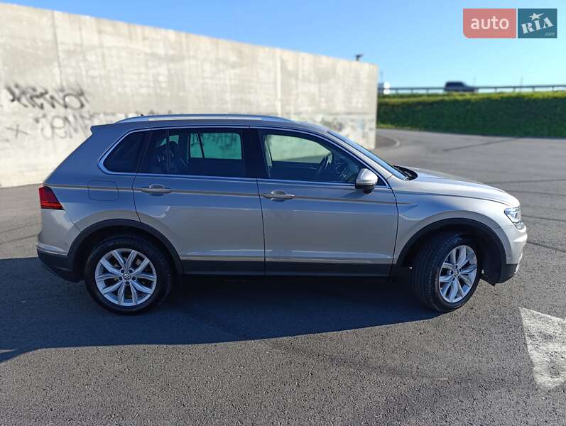Позашляховик / Кросовер Volkswagen Tiguan 2016 в Львові