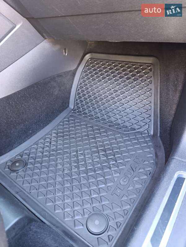 Позашляховик / Кросовер Volkswagen Tiguan 2016 в Львові