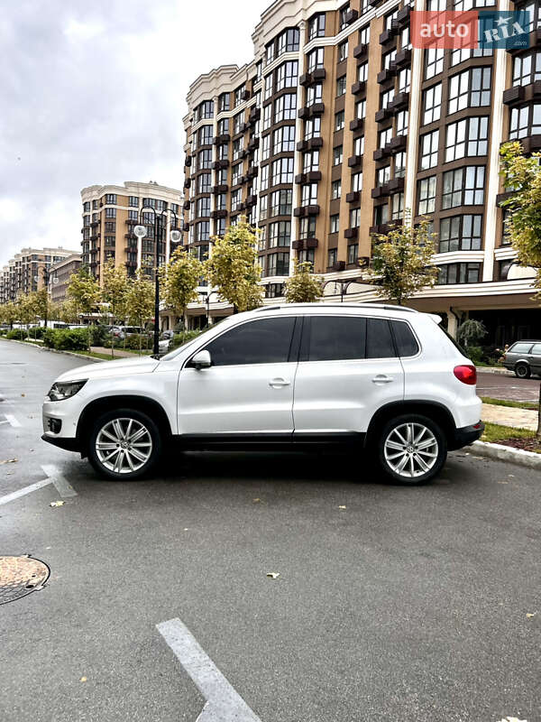 Позашляховик / Кросовер Volkswagen Tiguan 2015 в Києві