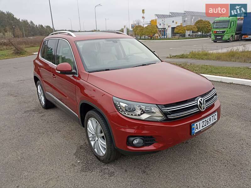 Внедорожник / Кроссовер Volkswagen Tiguan 2015 в Буче