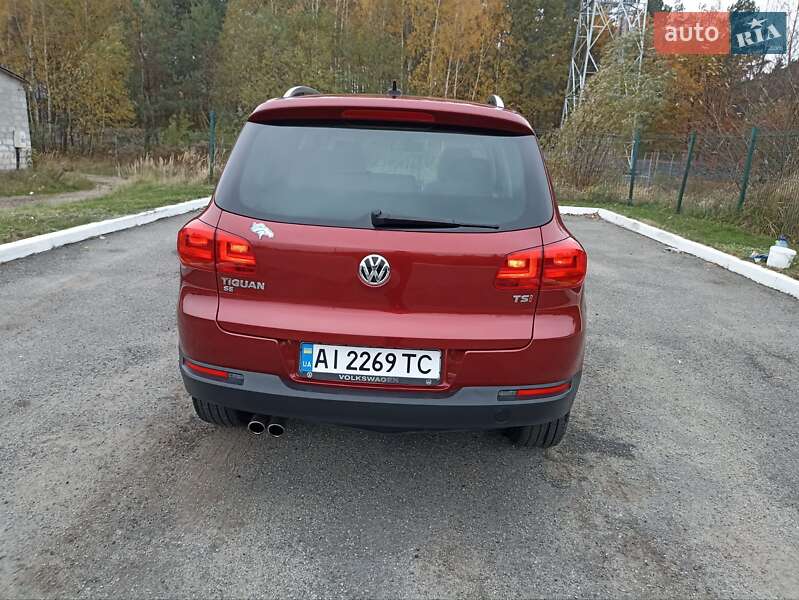 Внедорожник / Кроссовер Volkswagen Tiguan 2015 в Буче