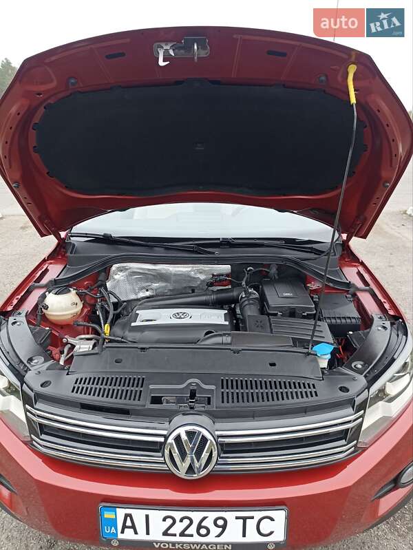 Внедорожник / Кроссовер Volkswagen Tiguan 2015 в Буче
