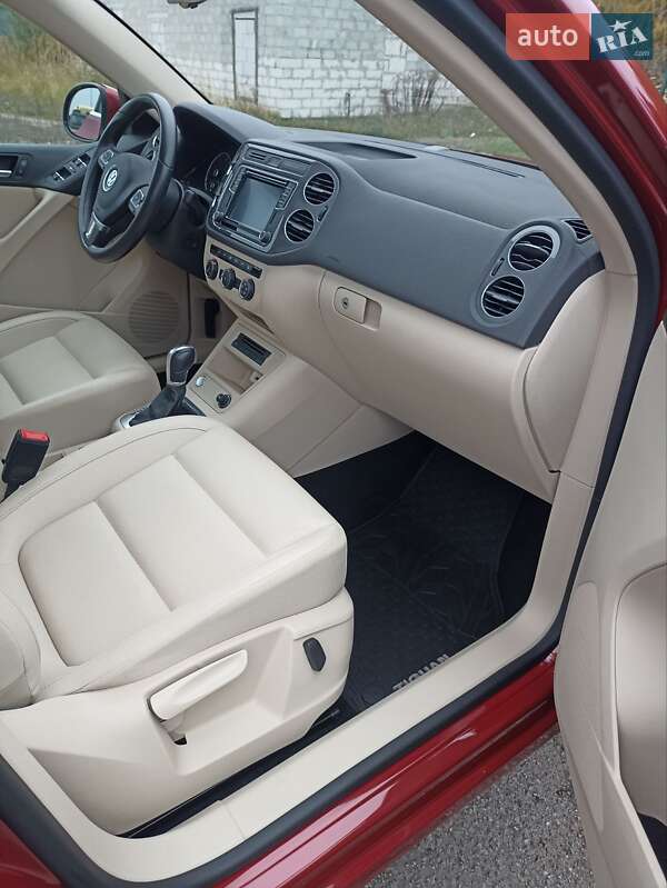 Внедорожник / Кроссовер Volkswagen Tiguan 2015 в Буче